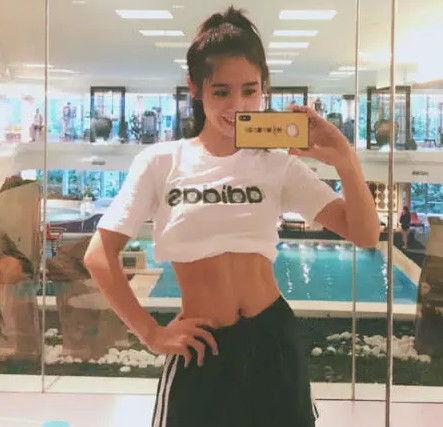 邢菲生活照,青春洋溢，魅力四射的日常瞬间