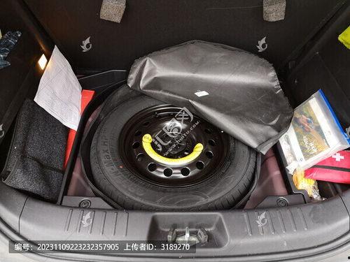备胎的照片,从备胎照片看汽车零部件的精致工艺与设计理念