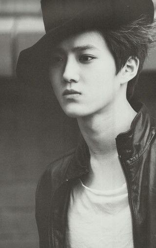 suho金俊绵家庭背景,从平凡家庭走向星光璀璨的偶像之路